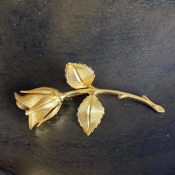 Vintage Jewelry - Gold Tone Rose Brooch